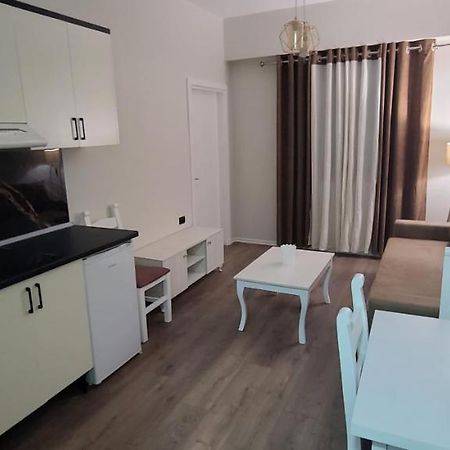 D1 Rooms & Apartments Tirana Bagian luar foto