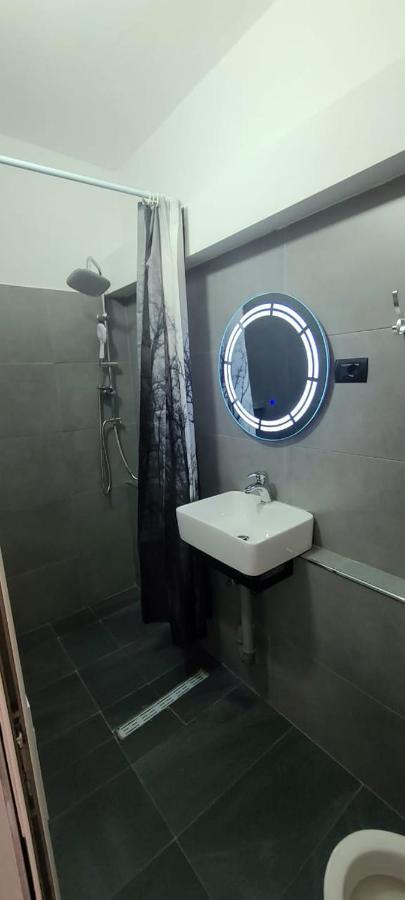 D1 Rooms & Apartments Tirana Bagian luar foto