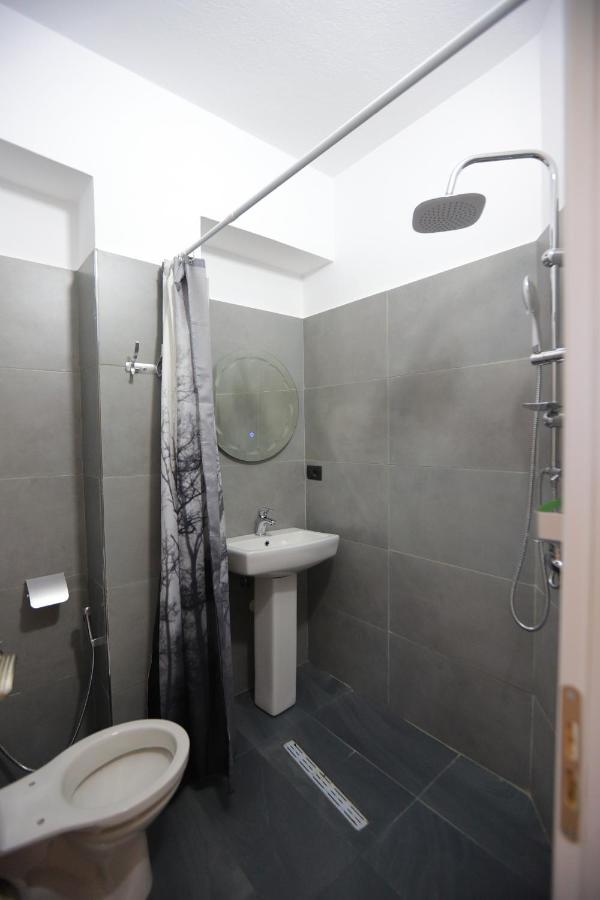 D1 Rooms & Apartments Tirana Bagian luar foto