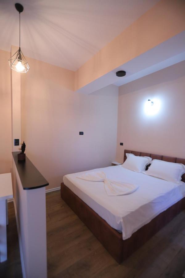 D1 Rooms & Apartments Tirana Bagian luar foto