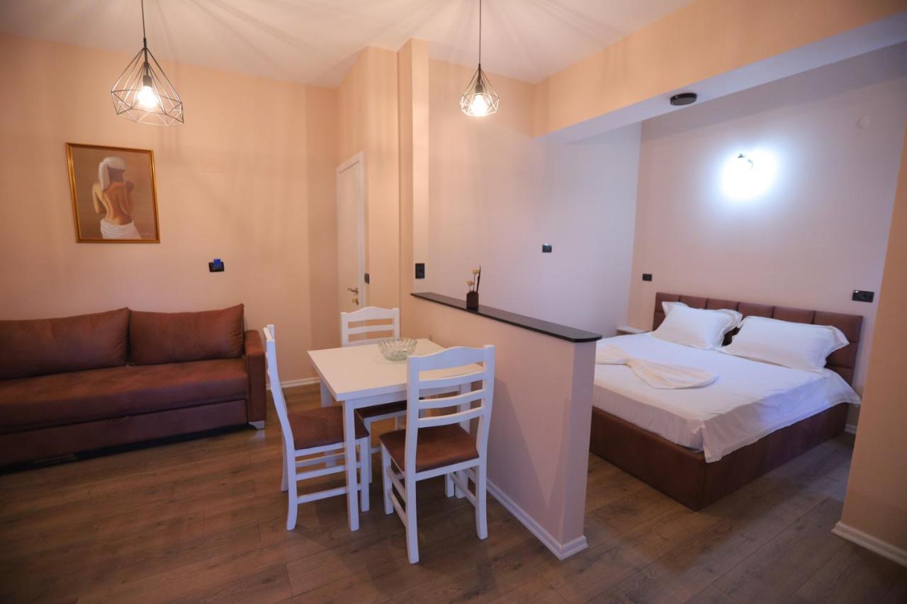 D1 Rooms & Apartments Tirana Bagian luar foto