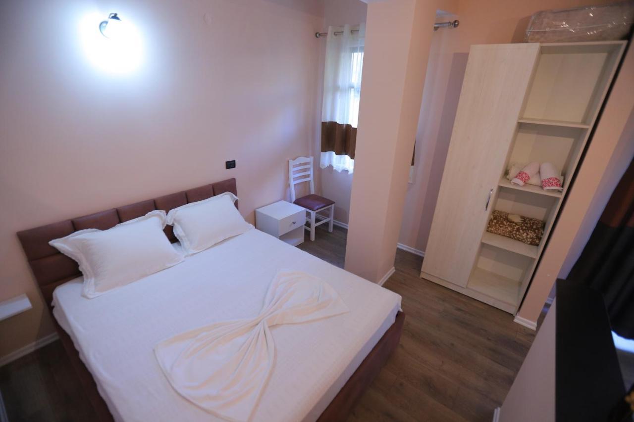 D1 Rooms & Apartments Tirana Bagian luar foto