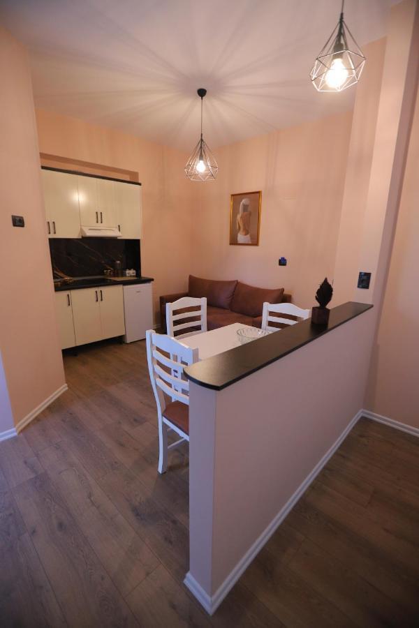 D1 Rooms & Apartments Tirana Bagian luar foto