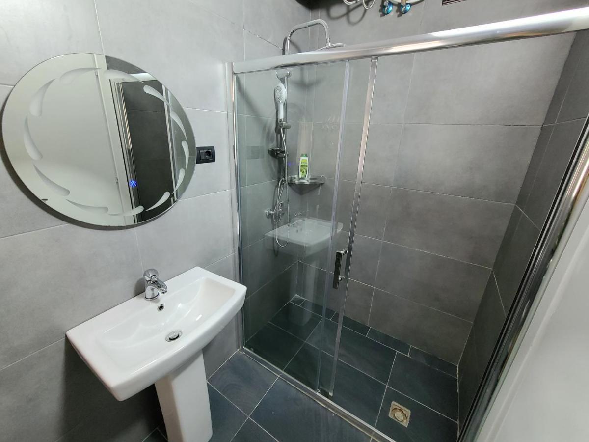 D1 Rooms & Apartments Tirana Bagian luar foto