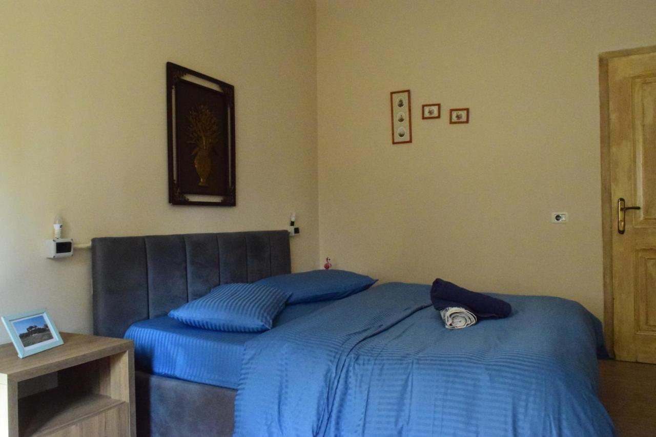 D1 Rooms & Apartments Tirana Bagian luar foto